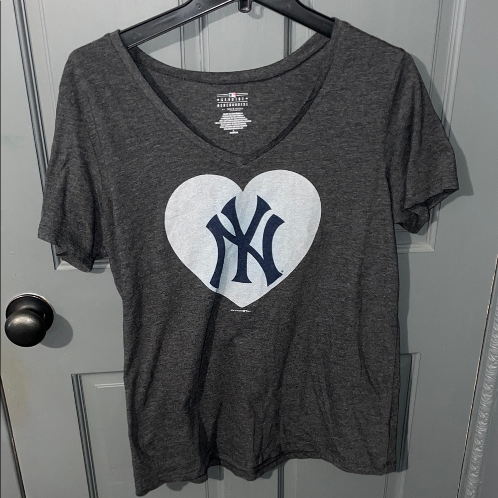 Genuine Merchandise Gray New York Yankees Heart Tee